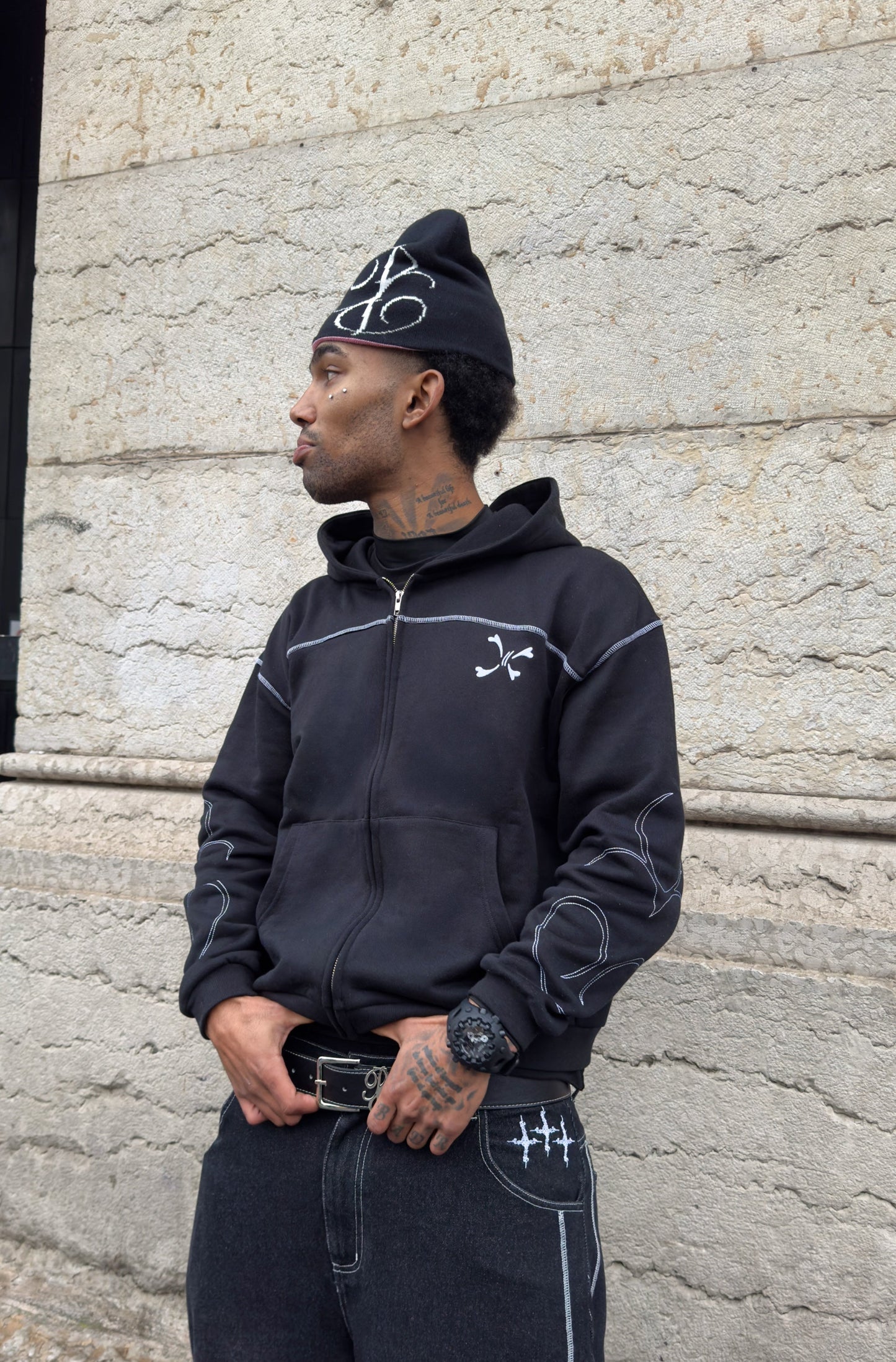 Aura Zip Black - Purple Place