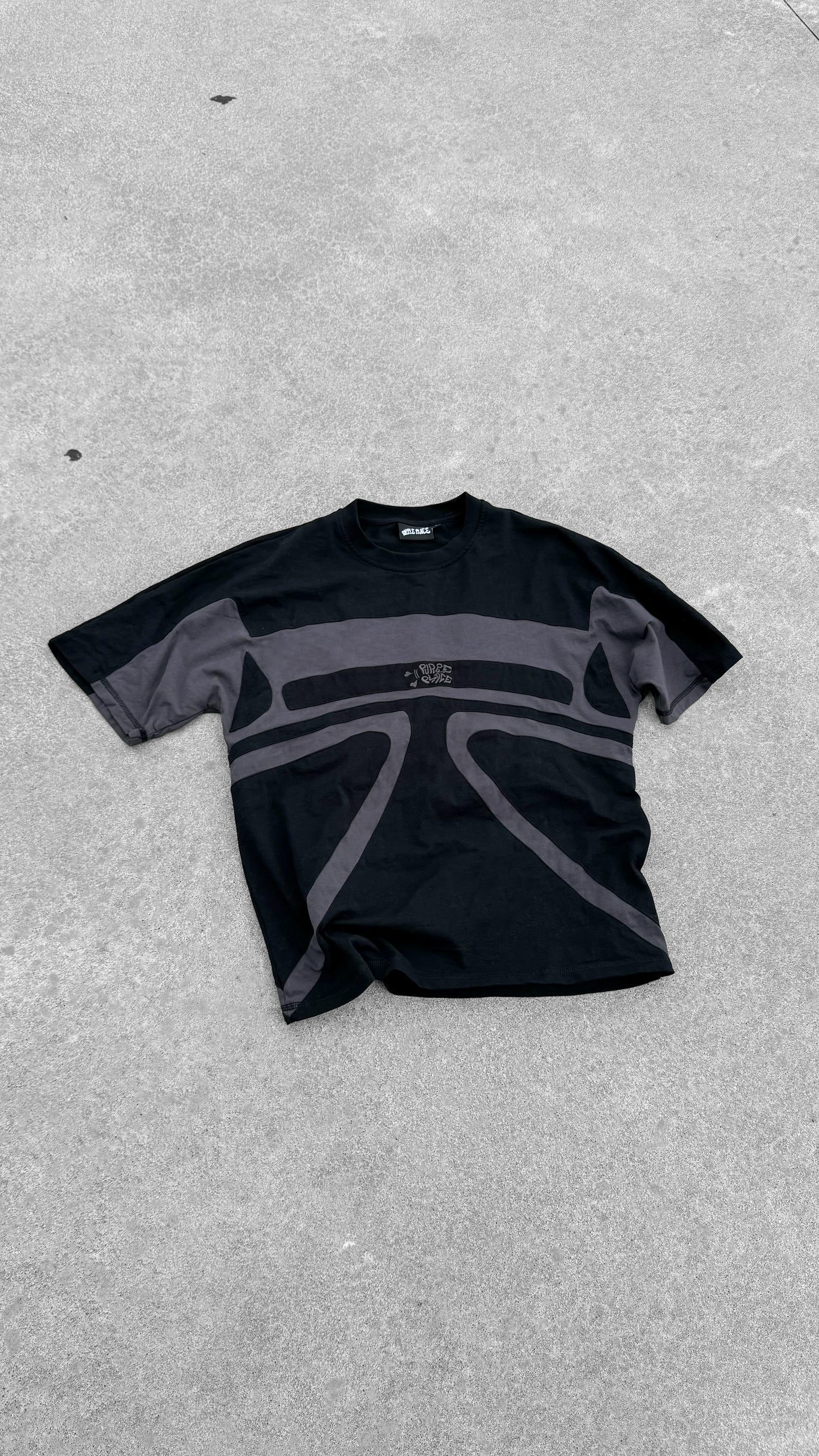 Hooking Tee - Black and Gray